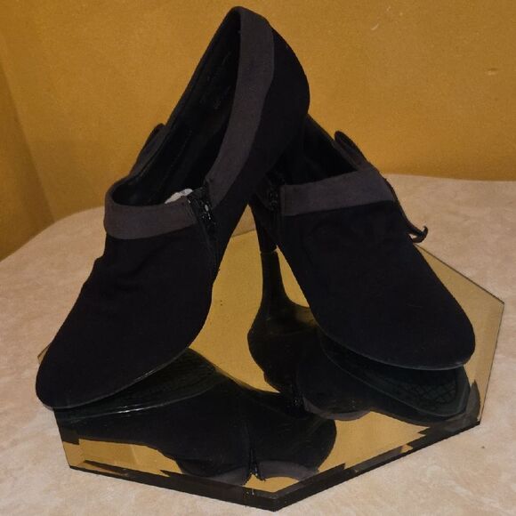 Covington Dark Loafers with Bow Accent - Picture 7 of 7